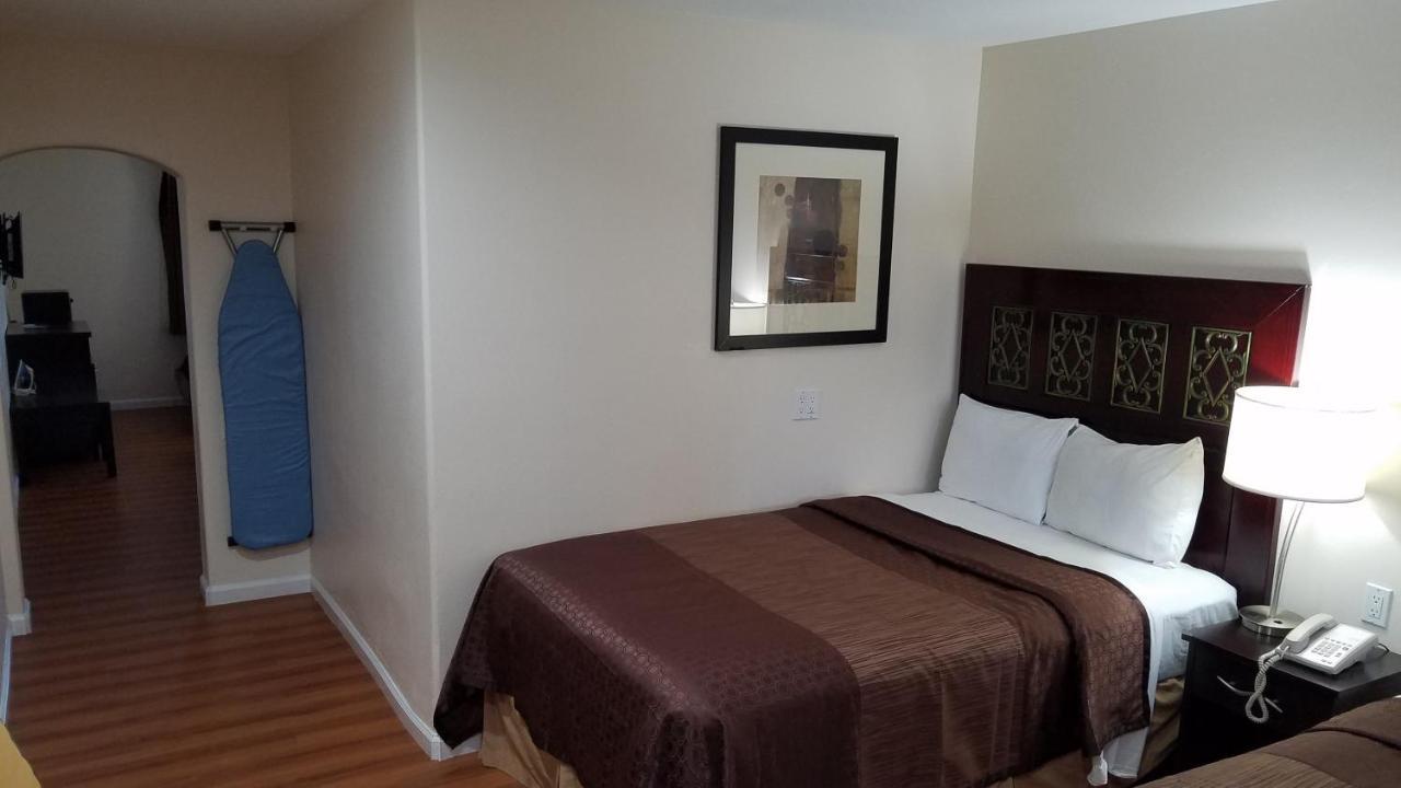 Americas Best Value Inn & Suites Escondido Exteriör bild