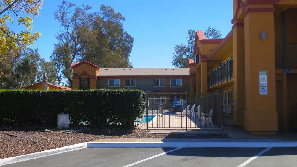 Americas Best Value Inn & Suites Escondido Exteriör bild