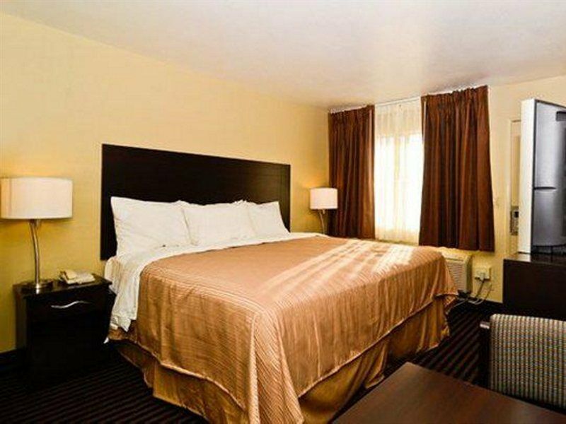 Americas Best Value Inn & Suites Escondido Exteriör bild